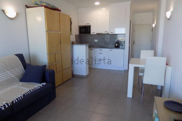 ESTUDIO A PRIMERA LINIA CON AMPLIA TERRAZA, GARAJE CERRADO Y PISCINA COMUNITARIA EN L'ESCALA