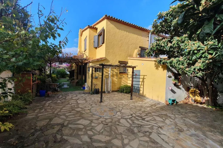 Chalet pareado en Barrio Riells