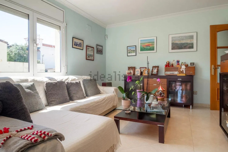 Chalet pareado en calle Tossa