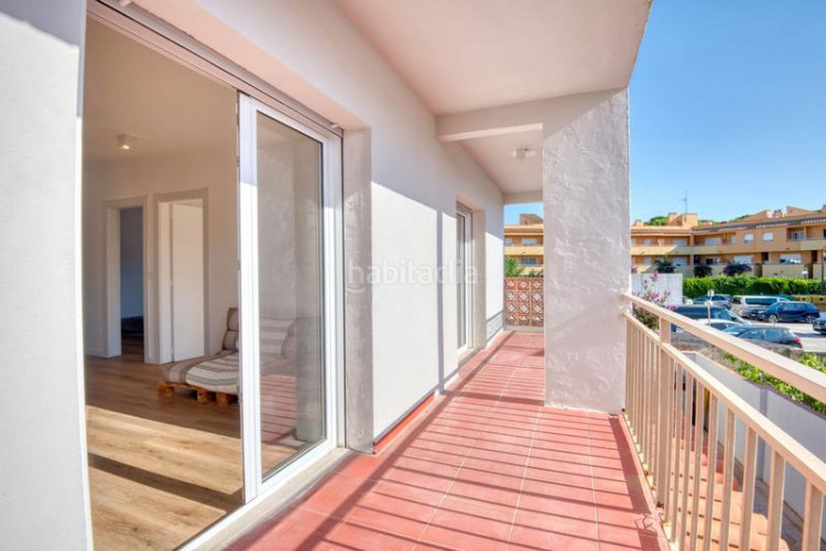 Apartamento en termes 8 apartamento reformado con parking en cala Montgó, lescala en Escala (L´)