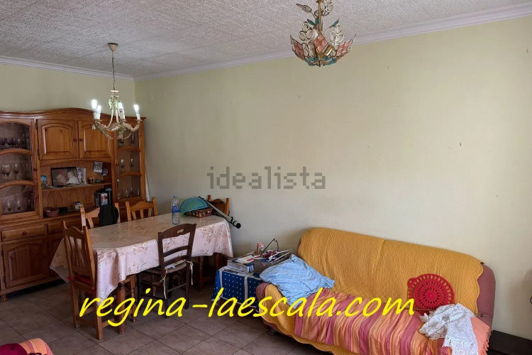 Una casa muy cerca de los comercios, en la urbanización Montaña del Pastor.