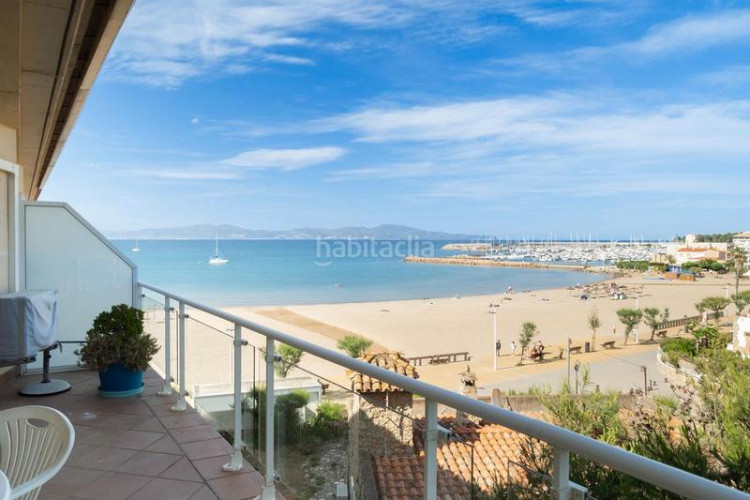 Ático exclusivo ático dúplex en primera línea de mar con vistas espectaculares en Escala (L´)