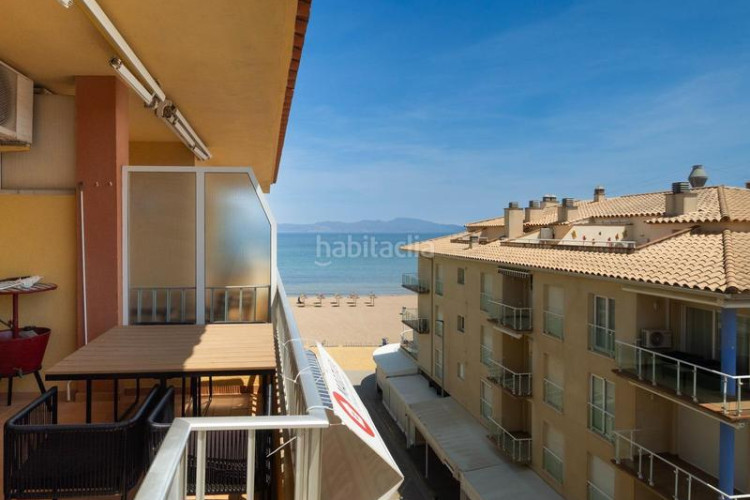 Apartamento piso con vistas al mar y a pocos pasos de la playa en Escala (L´)