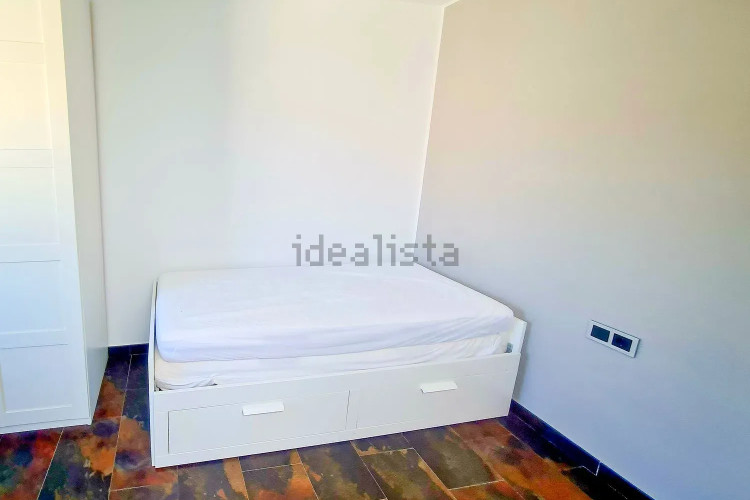 CASA MODERNA CON PISCINA Y GARAJE EN ZONA TRANQUILA