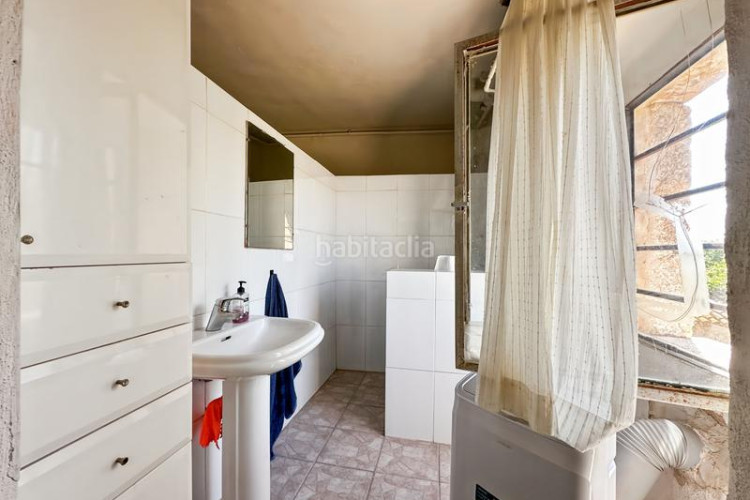 Casa masía del siglo xvi ubicada en lescala, en la costa brava, con 860 m de superficie habitable organizados en torno a un amplio pati en Escala (L´)