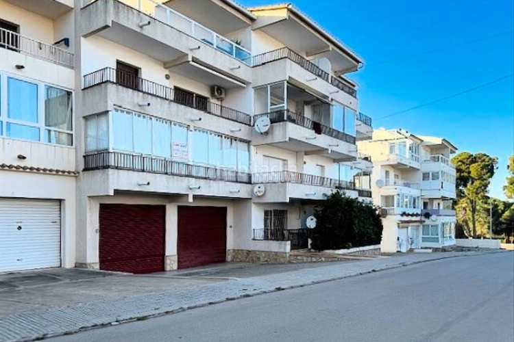 Apartamento  de 82m2, a 300m de la mar, con 20m2 de terraza en Escala (L´)