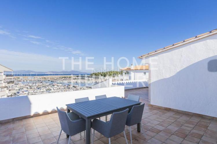 Ático  de 214 m2 con vistas y terraza en venta en escala, l en Escala (L´)