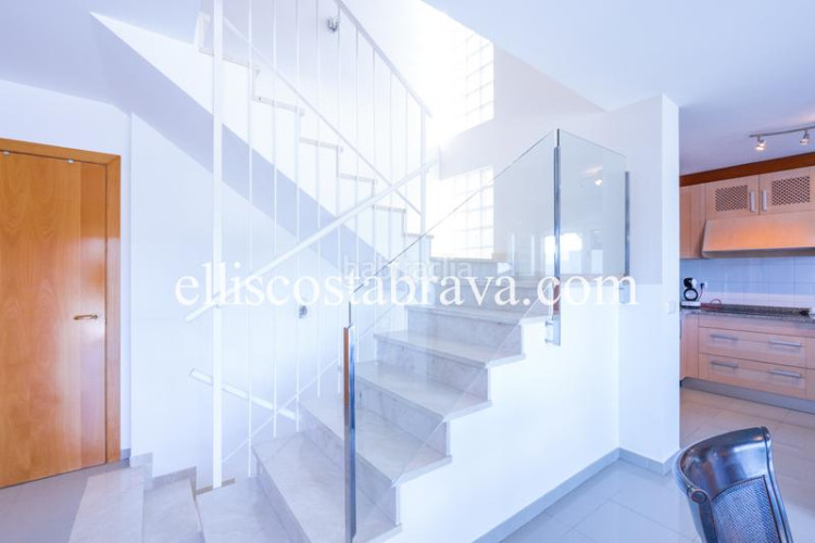 Casa fantástica propiedad con piscina privada y vistas al mar. en Escala (L´)