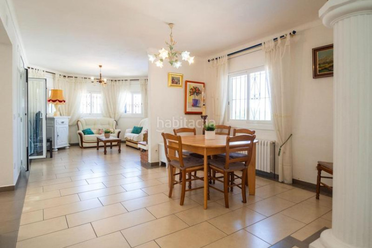 Casa  espaciosa con vistas al mar y piscina privada zona puig sec en Escala (L´)