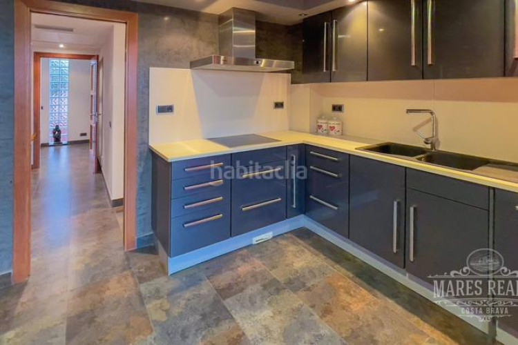 Casa gran casa de dos plantas con muebles cerca del mar en l3839escala. en Escala (L´)