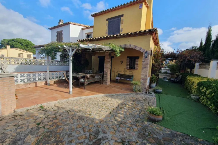 Chalet pareado en Barrio Riells