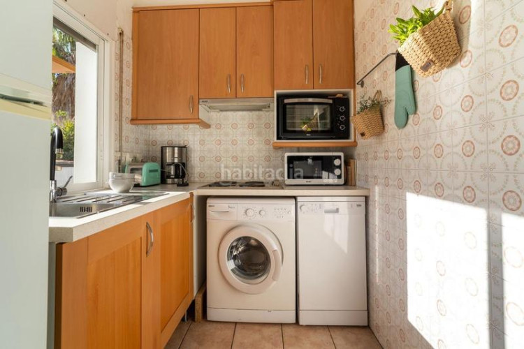 Piso  con 3 habitaciones situado zona montgó en Escala (L´)