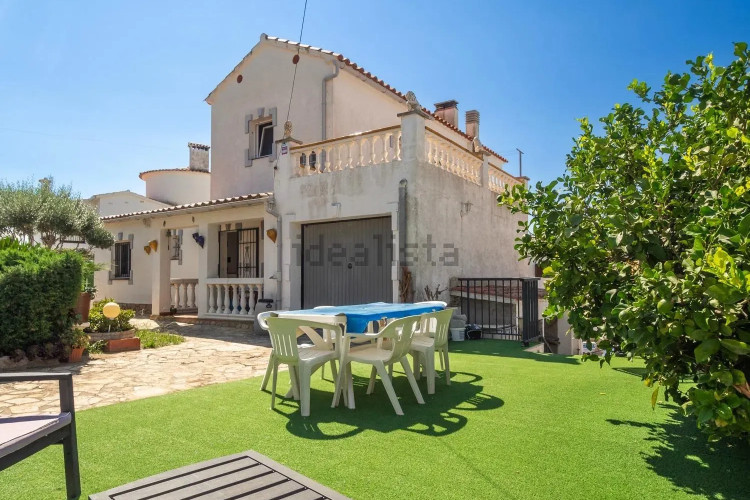 Casa independiente en calle Pinedes