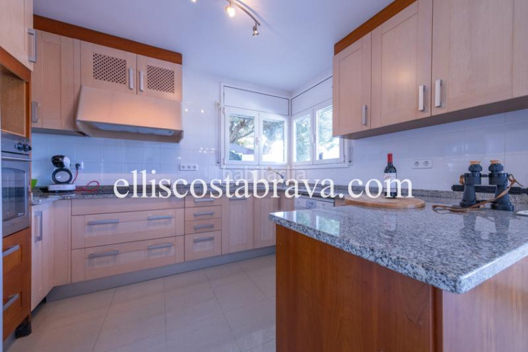 Casa fantástica propiedad con piscina privada y vistas al mar. en Escala (L´)
