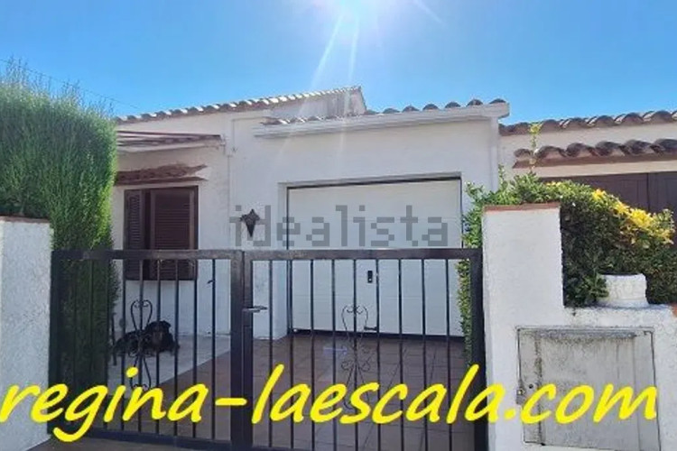 Chalet adosado en calle Fitora