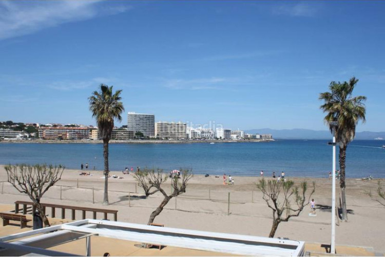 Piso en naintré 3 moderno apartamento en la playa de Riells en Escala (L´)