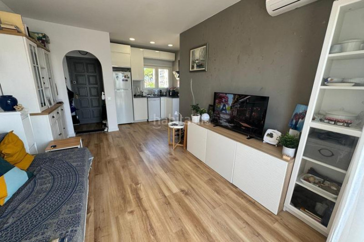Piso para aprovechar apartamento de 38 m2 con terraza de 8 m2 vista al mar en Escala (L´)