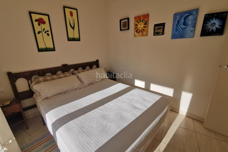Piso en passeig mar 17 apartamento primera linia de mar con amplias terrazas y piscina comunitaria en el pueblo de l'escala en Escala (L´)