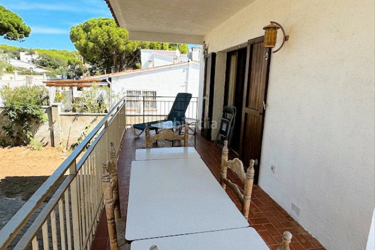 Casa villa de 216m² con 5 dormitorios, 2 baños y piscina privada posible en Escala (L´)
