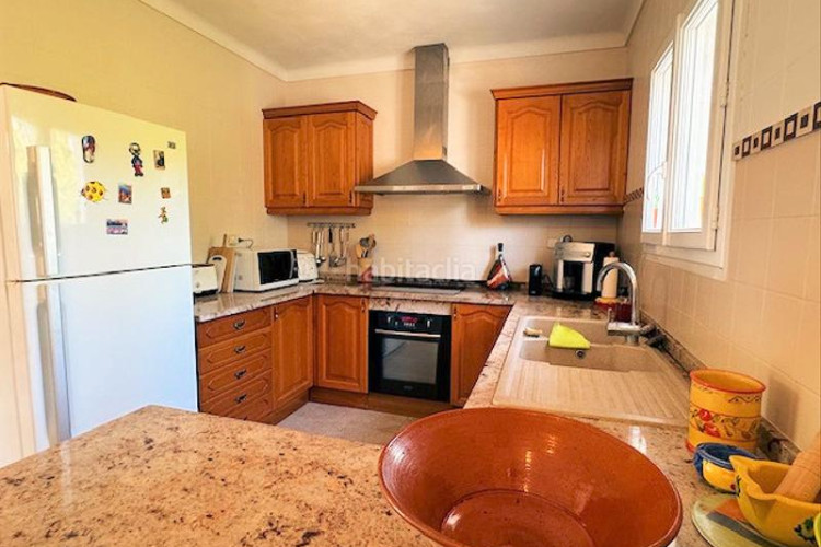 Casa villa de 180m²,con 3 dormitorios, garaje y piscina privada en Escala (L´)