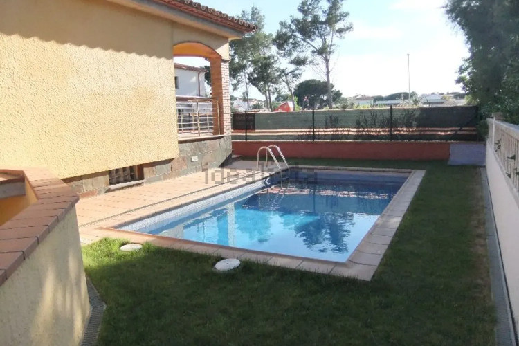 GRAN CASA EN VENTA A l'ESCALA - 500m de la playa de Riells