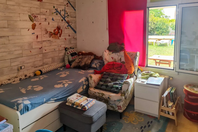 CASA A 200 METROS DE LA PLAYA CON GRAN JARDÍN Y PISCINA