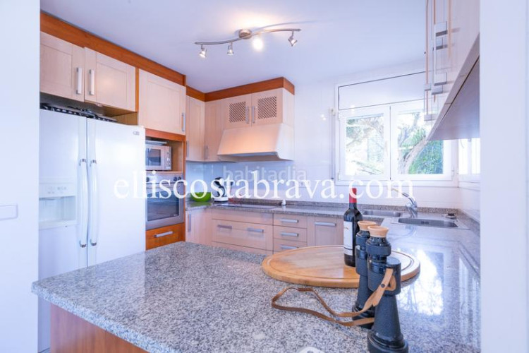 Casa fantástica propiedad con piscina privada y vistas al mar. en Escala (L´)