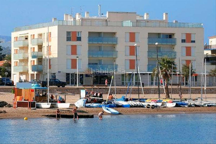 Piso apartamento 114m², vista mar, primera línea, con licencia turistico en Escala (L´)