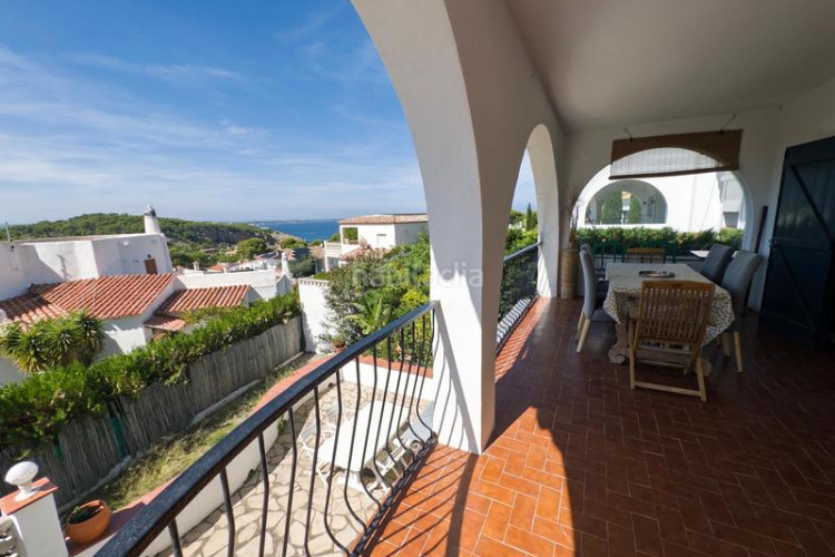Casa  en cala Montgó con piscina y vistas, a solo 180 m del mar en Escala (L´)