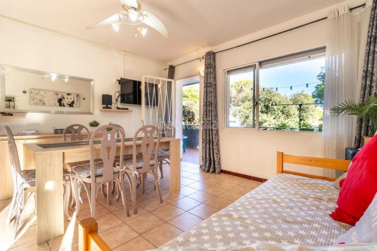 Piso  con 3 habitaciones situado zona montgó en Escala (L´)