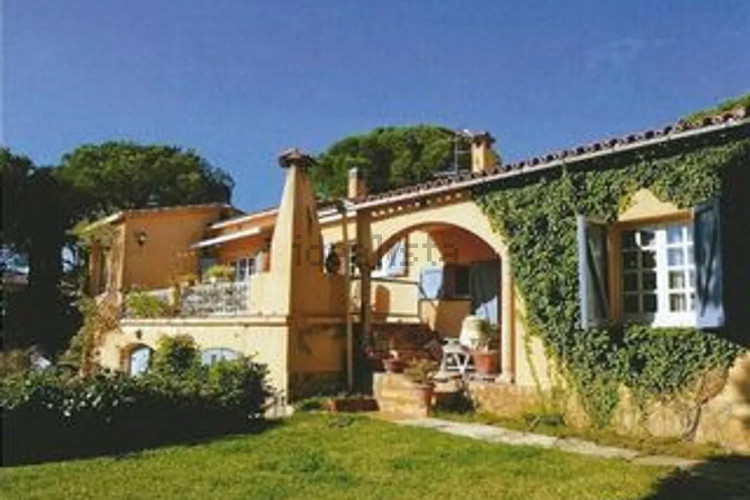 CASA UNIFAMILIAR ESTIL PROVENÇAL A L'ALT EMPORDÀ