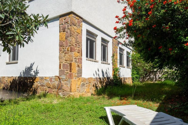 Casa  individual con jardín privado zona puig sec en Escala (L´)
