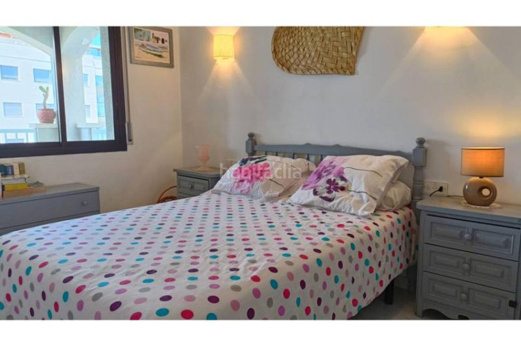 Piso en narcís monturiol 15 piso en venta en com. els pins en Escala (L´)