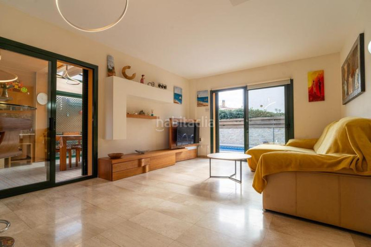 Casa  moderna situada a 250m de la playa en Riells Escala (L´)