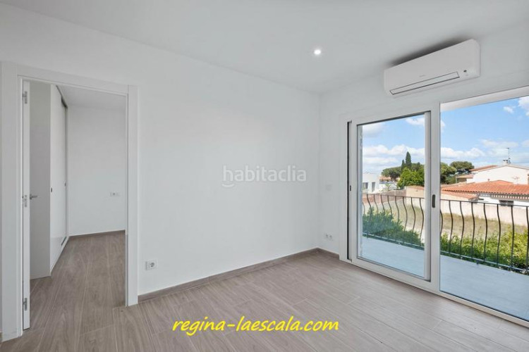 Piso un agradable piso, recién reformado, en la primera planta. en Escala (L´)