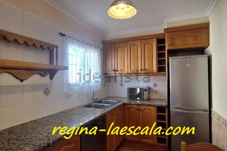 CON LICENCIA TURÍSTICA ! Una espaciosa casa, con mucha luz !