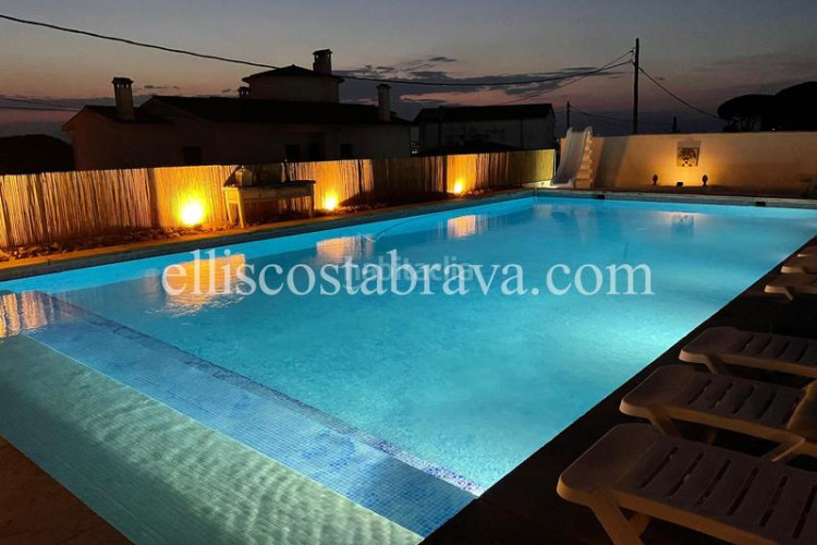 Casa  con vistas al mar y a la montaña - puig sec en Escala (L´)