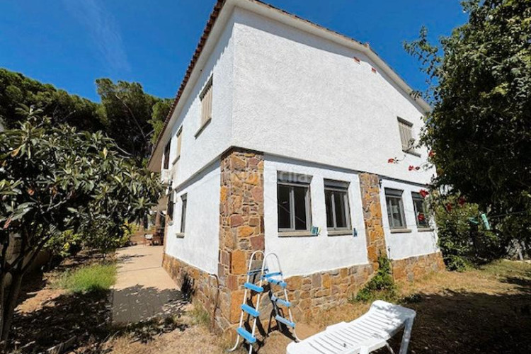 Casa villa de 216m² con 5 dormitorios, 2 baños y piscina privada posible en Escala (L´)