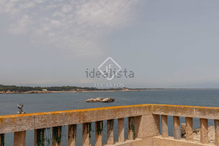 Chalet pareado en calle de la Torre