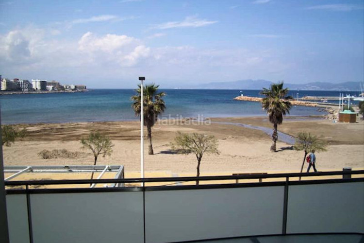 Piso apartamento 114m², vista mar, primera línea, con licencia turistico en Escala (L´)