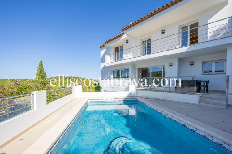 Casa fantástica propiedad con piscina privada y vistas al mar. en Escala (L´)