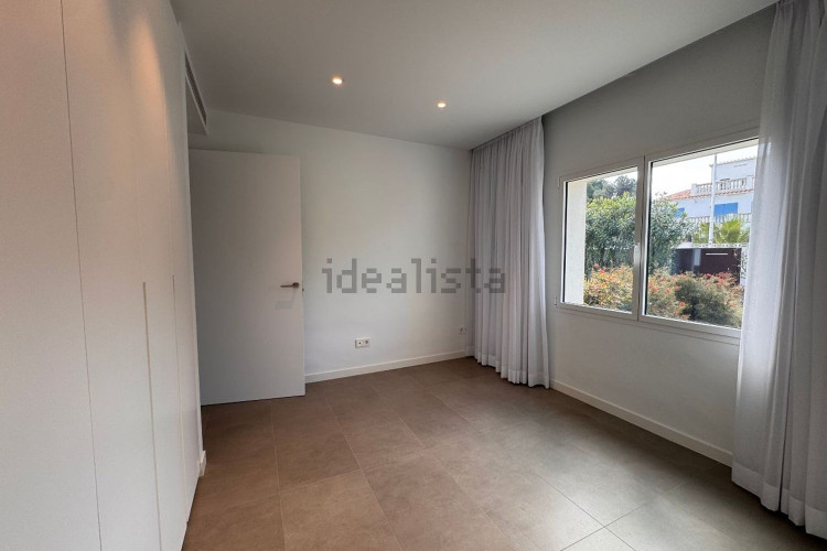 Chalet pareado en avenida Riells