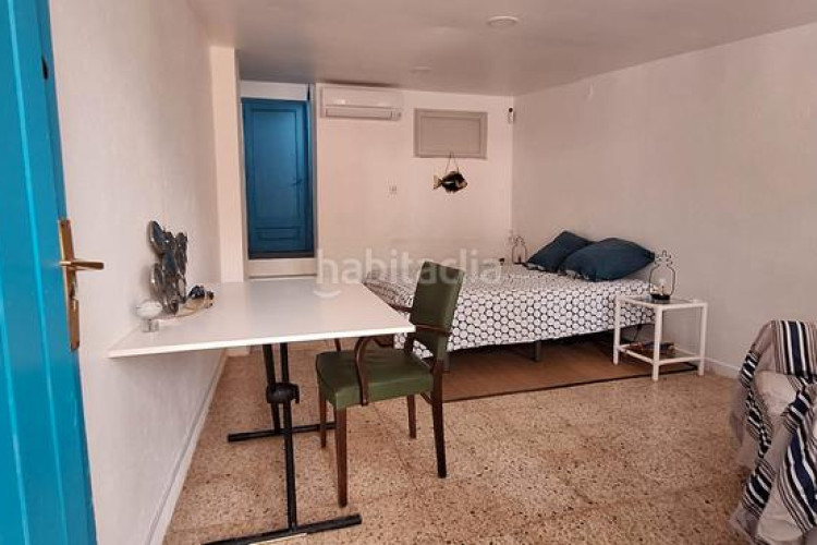 Casa pareada espaciosa casa con jardín y jacuzzi, zona cala montgó en Escala (L´)