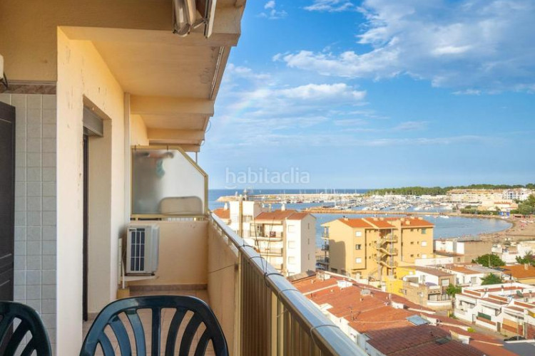 Piso apartamento con terraza vistas al mar y montaña en Escala (L´)