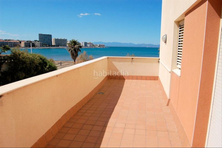 Piso apartamento 114m², vista mar, primera línea, con licencia turistico en Escala (L´)