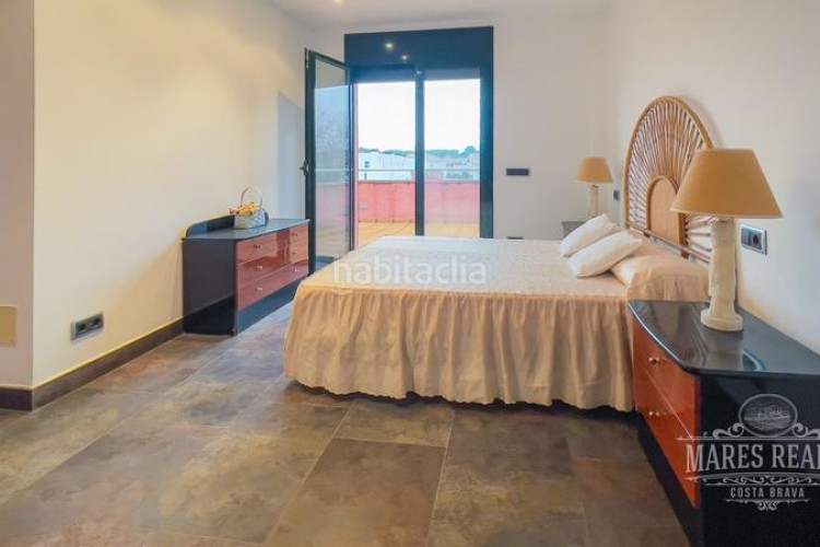 Casa gran casa de dos plantas con muebles cerca del mar en l3839escala. en Escala (L´)