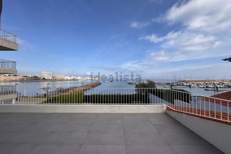 Chalet pareado en avenida Riells