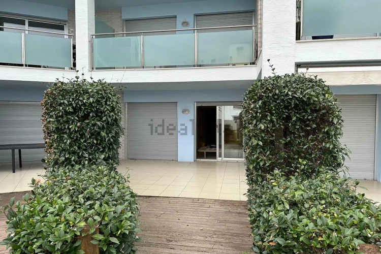 Precioso apartamento de planta baja frente el puerto de l'Escala!