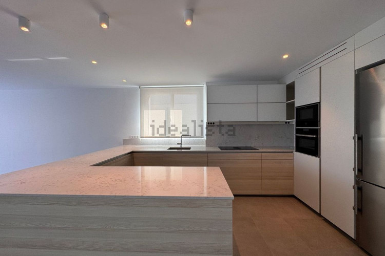 Chalet pareado en avenida Riells