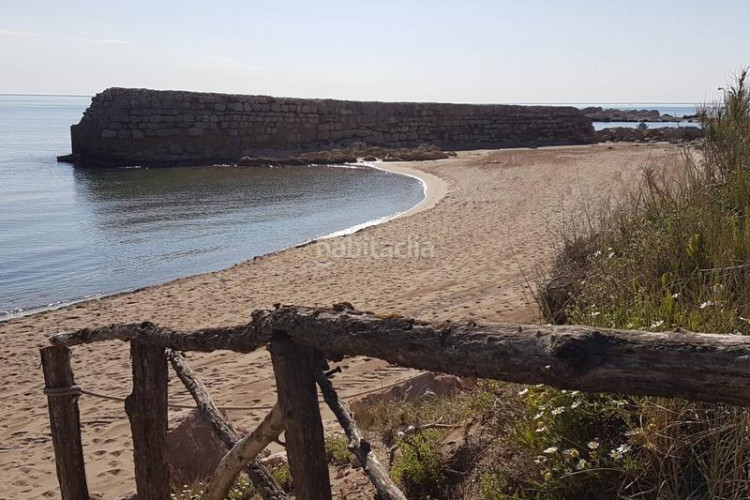 Piso en narcís monturiol 15 piso en venta en com. els pins en Escala (L´)